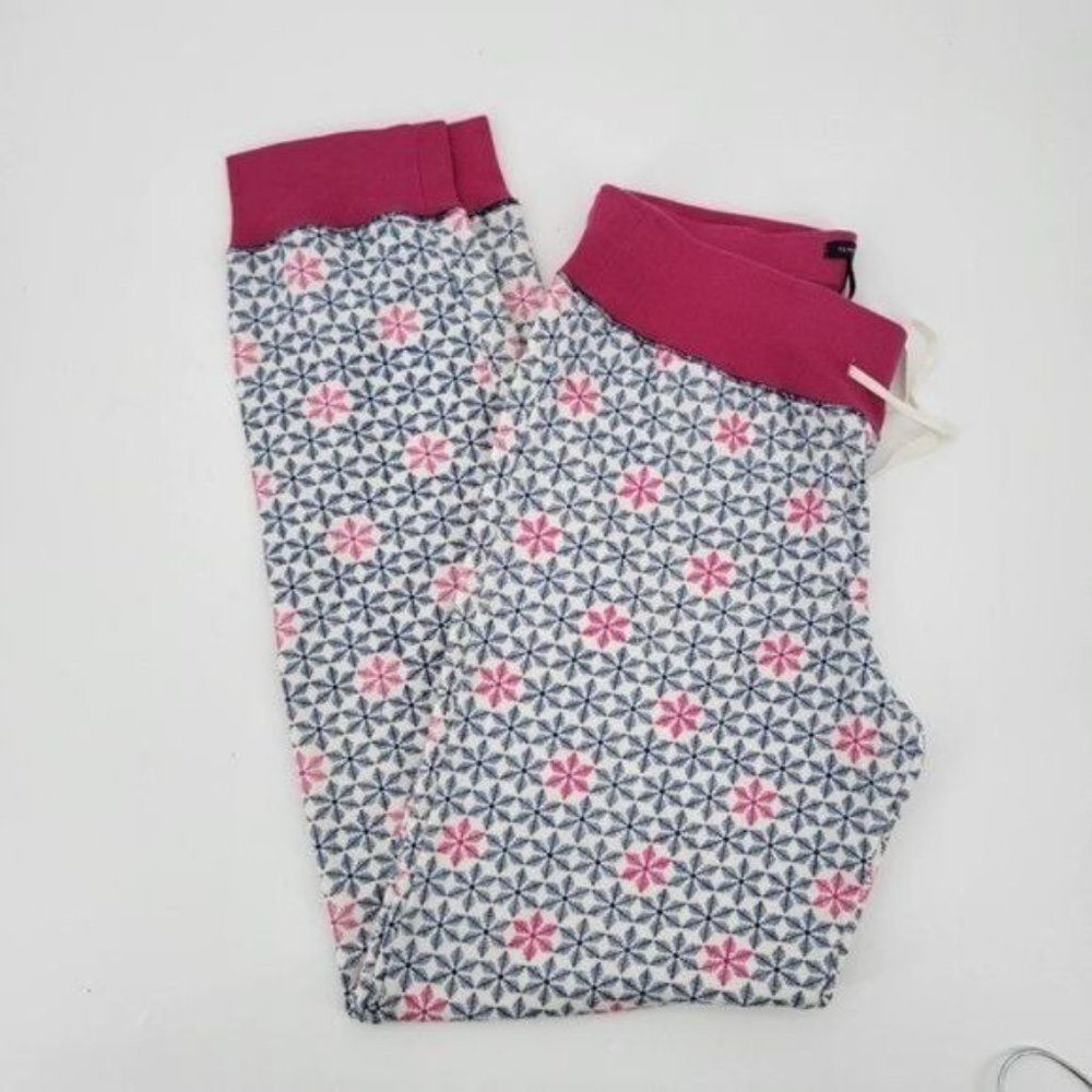Tommy Hilfiger Pink and White Snowflake Christmas Pajamas - Picture 13 of 14